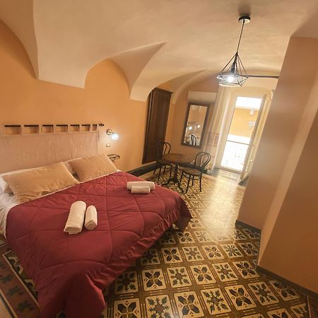 Tra I Due Ponti Hotell Bosa Exteriör bild