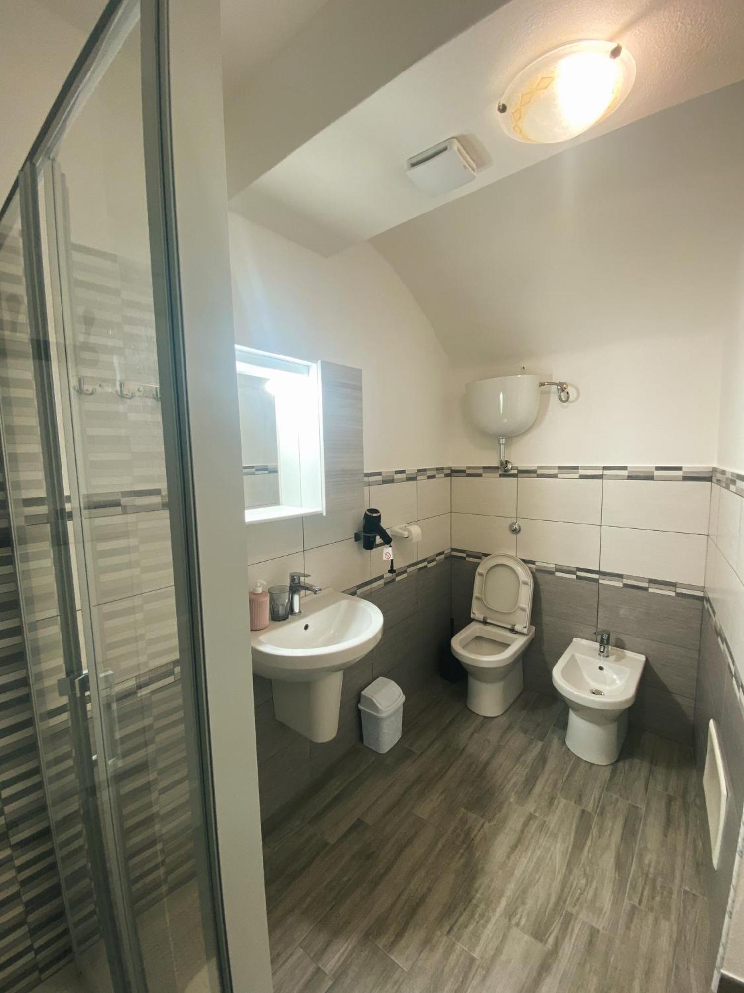 Tra I Due Ponti Hotell Bosa Exteriör bild
