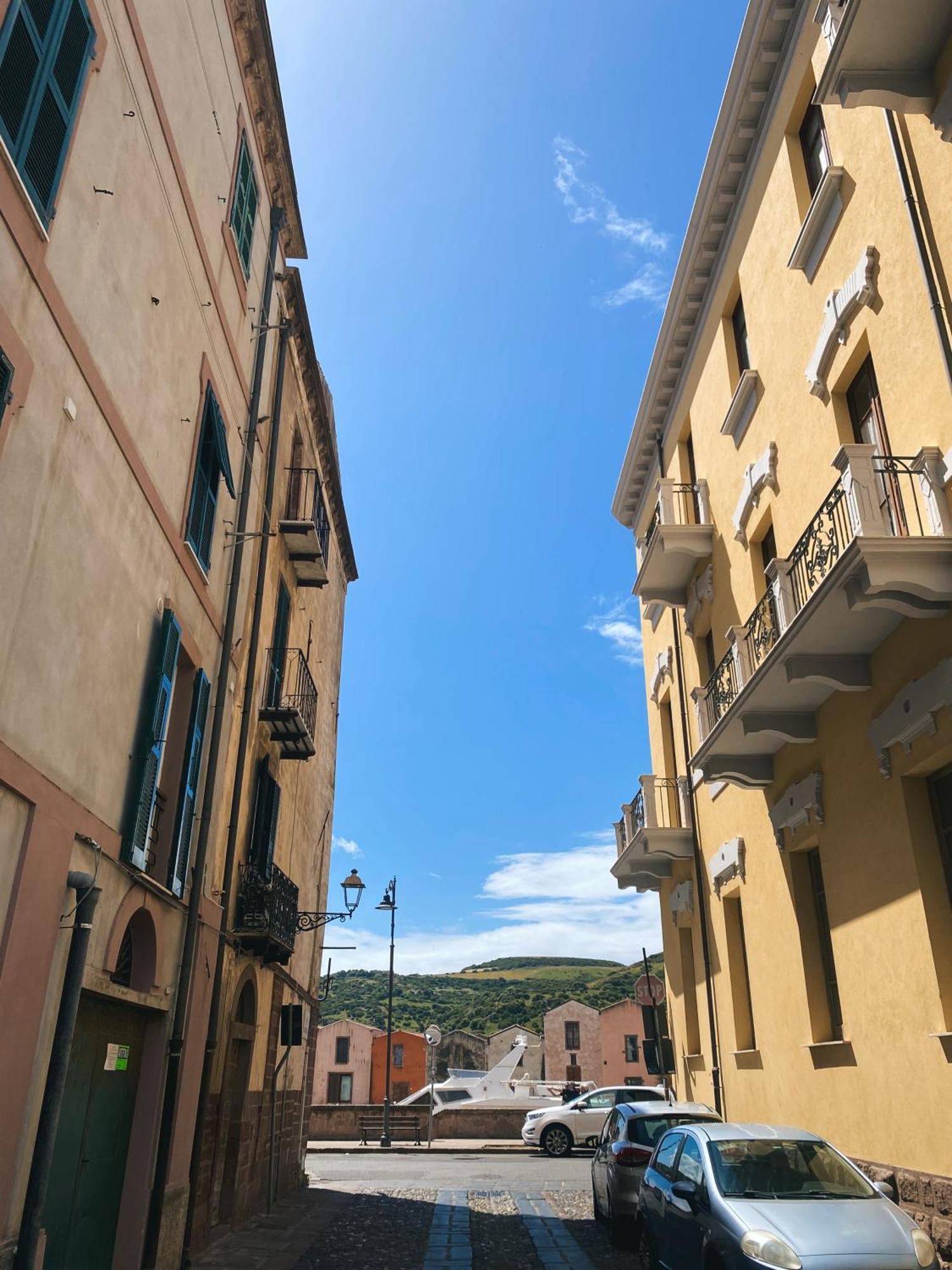 Tra I Due Ponti Hotell Bosa Exteriör bild