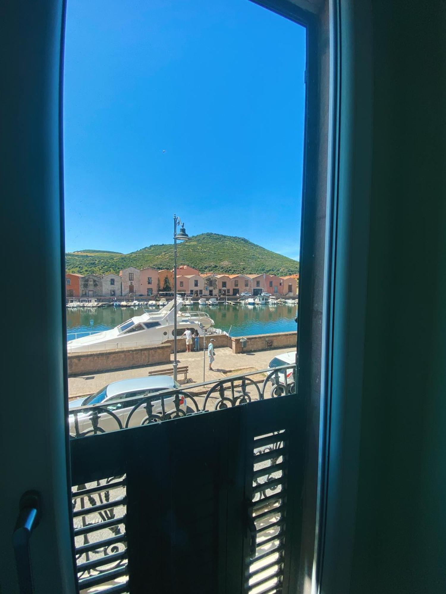 Tra I Due Ponti Hotell Bosa Exteriör bild