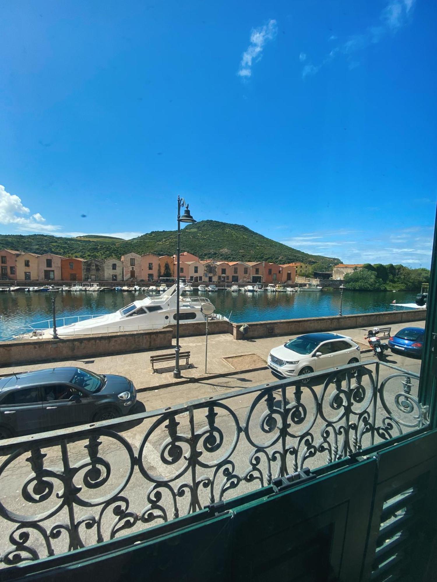 Tra I Due Ponti Hotell Bosa Exteriör bild