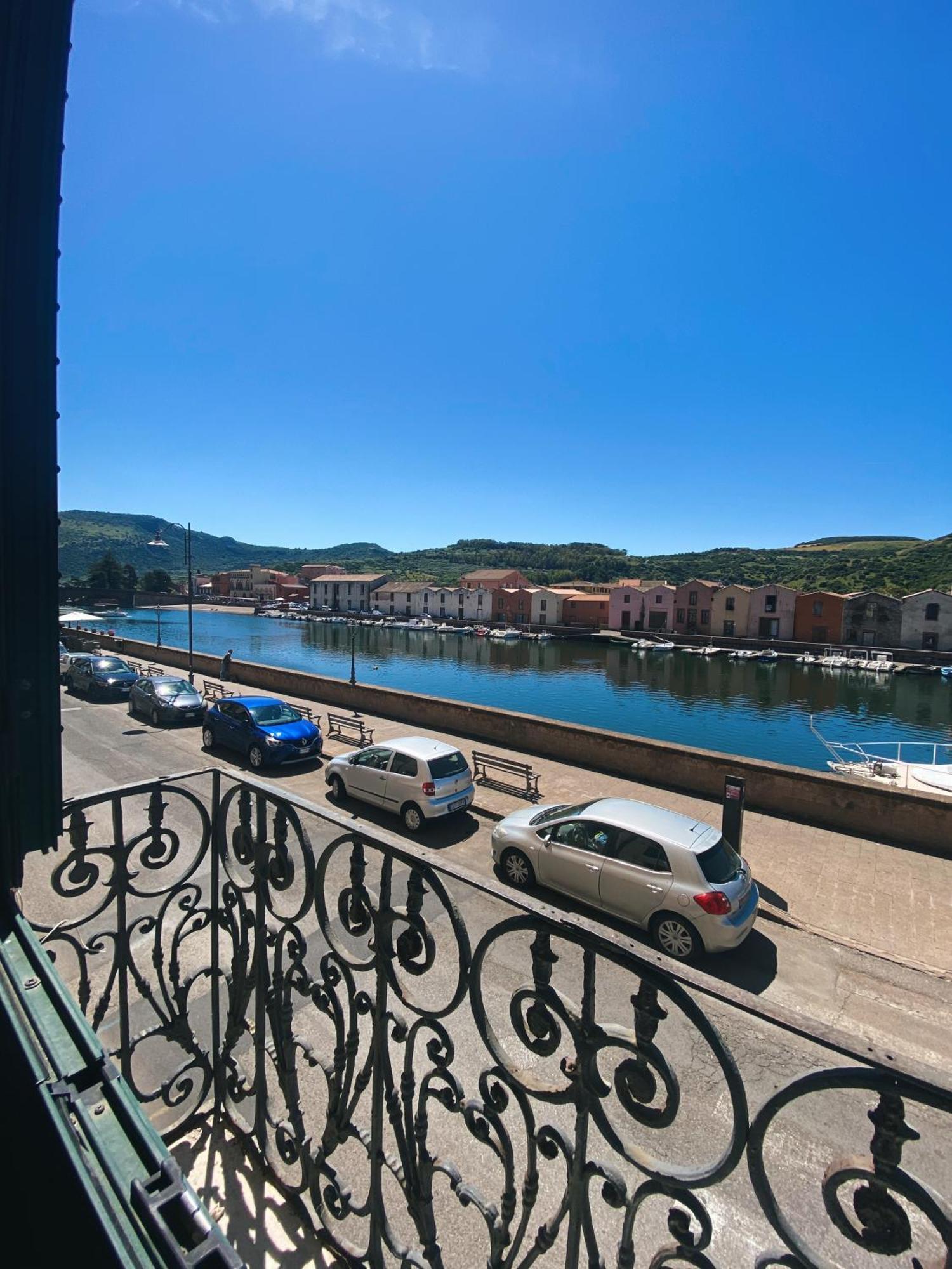 Tra I Due Ponti Hotell Bosa Exteriör bild