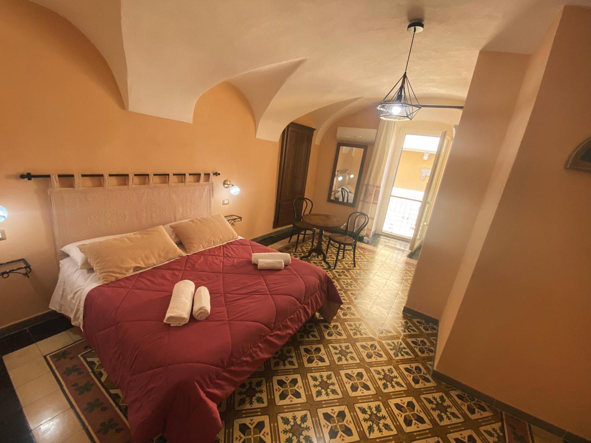 Tra I Due Ponti Hotell Bosa Exteriör bild