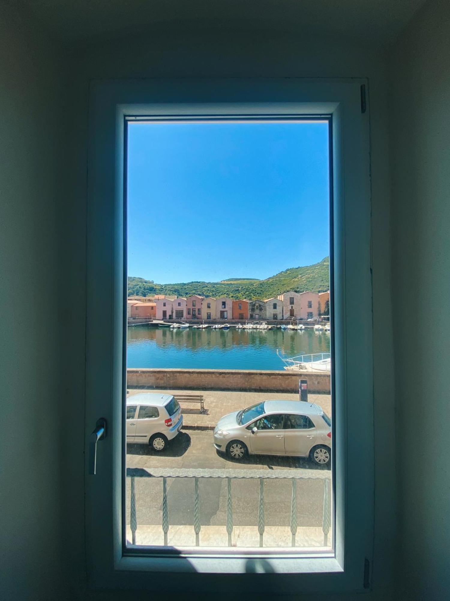 Tra I Due Ponti Hotell Bosa Exteriör bild