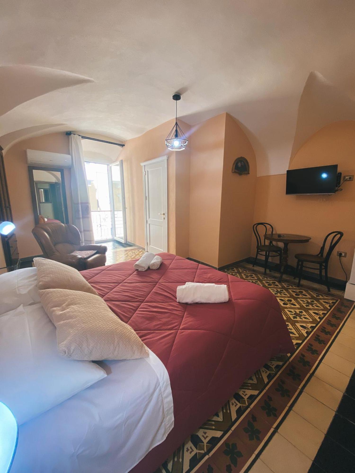 Tra I Due Ponti Hotell Bosa Exteriör bild