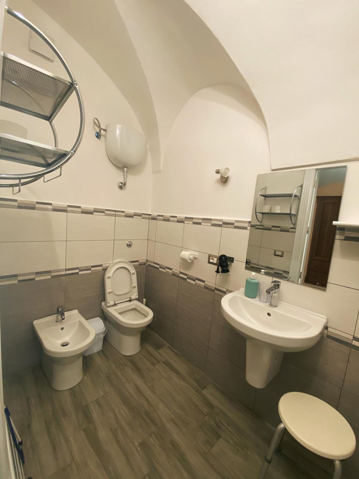 Tra I Due Ponti Hotell Bosa Exteriör bild